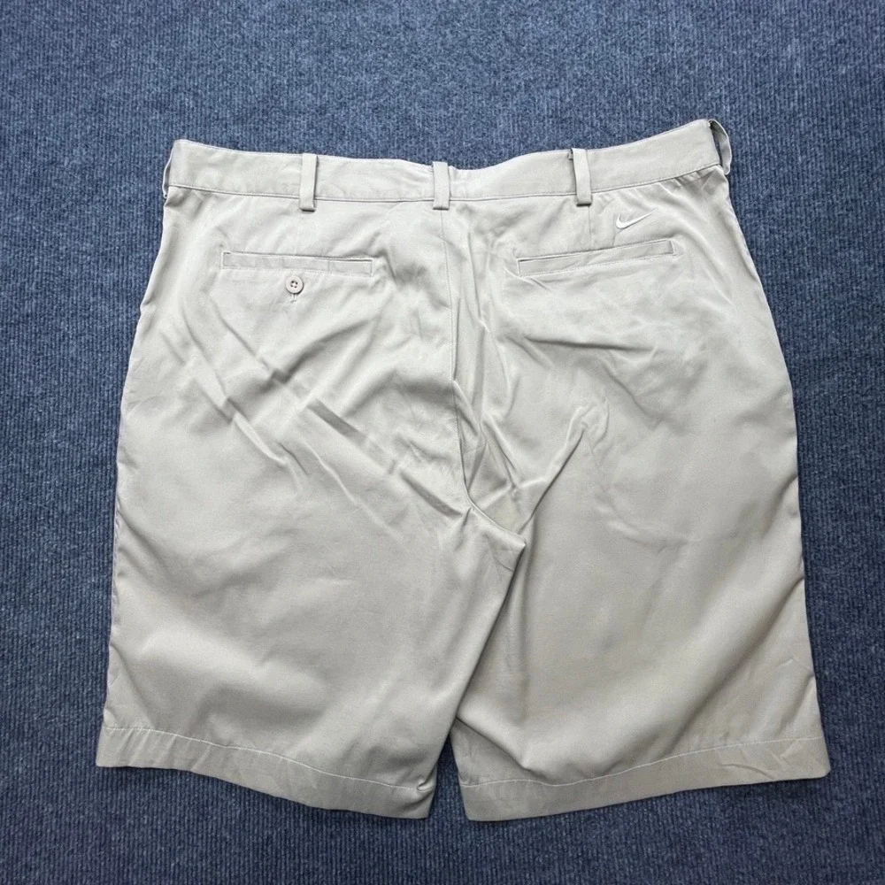 Nike Golf Dri-FIT Shorts Khaki Tan Size 38 Mens Performance Golfing Casual